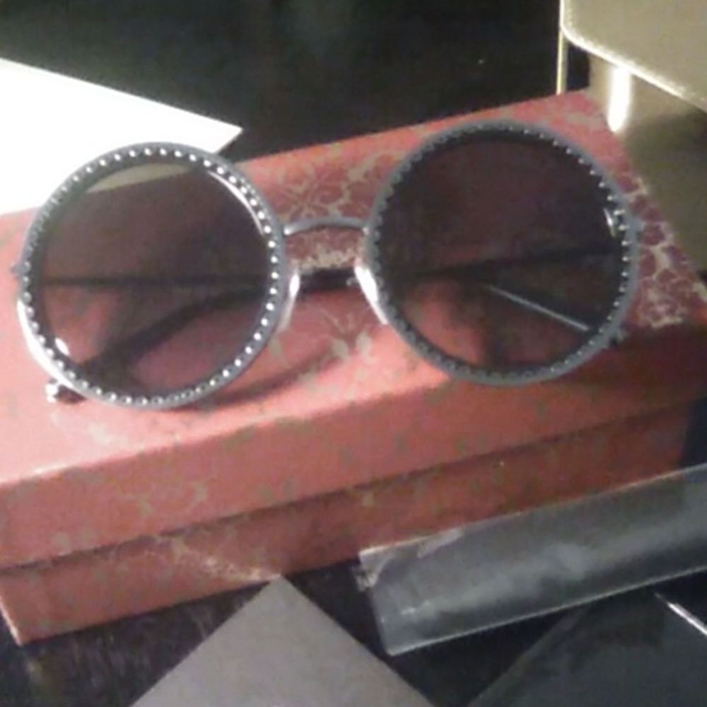 Dulce and Gabbana silver frame. Round. Black gradient lens.